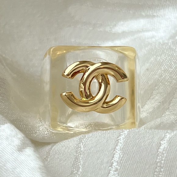 Clear Chanel Ring - Picture 1 of 14